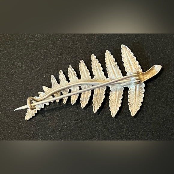 FONTAINEBLEAU town in Paris France Antique Souvenir Silver Tone Fern Leaf Pin - Picture 5 of 8